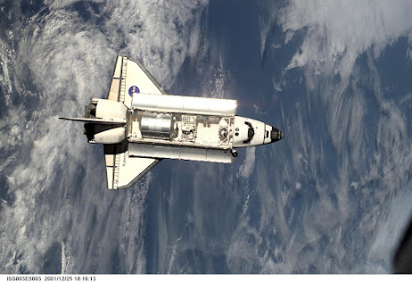 SPACEDOOR スペースドア STS-105 Discovery / Image Credit NASA