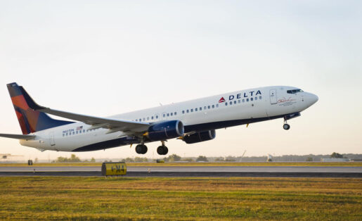 Delta Airline SPACEDOOR スペースドア