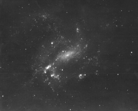 宇宙用語集生成AI カスタム Gem 思考プロセスを表示 My initial search has yielded a wealth of information about Seyfert galaxies. I have found clear, easy-to-understand explanations, as well as more detailed and technical information. Key characteristics, the role of the active galactic nucleus (AGN) and the supermassive black hole, the classification into Type 1 and Type 2, and the historical context of their discovery by Carl Seyfert are all covered. I also have enough information to identify key terms and their English translations. Therefore, I have sufficient information to proceed with generating the complete response as requested by the user. I do not need further search actions. I will now proceed with generating the image and composing the different text components (detailed explanation, "more details" section, keyword list, webpage description, and X post). Seyfert Galaxy (セイファート銀河) Image Credit : NASA