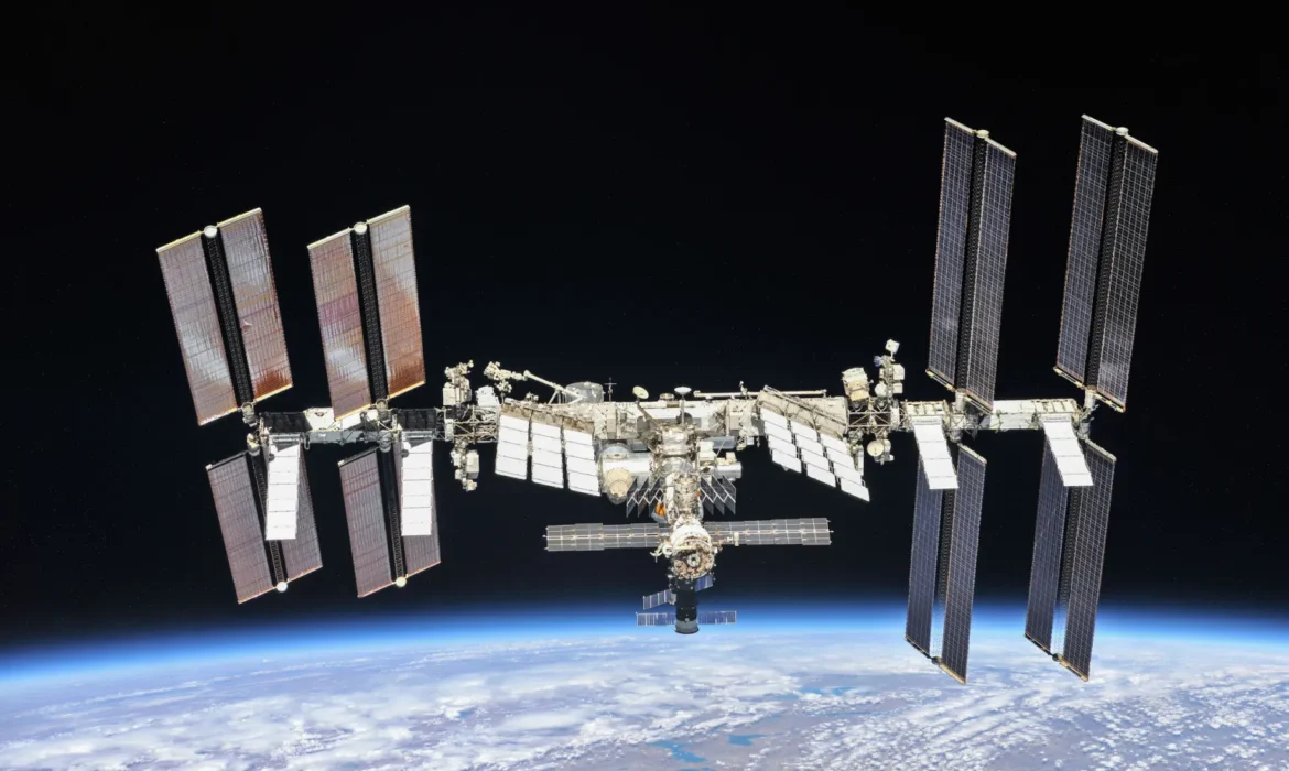 ISS Image credit : NASA SPACEDOOR スペースドア