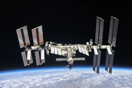 ISS Image credit : NASA SPACEDOOR スペースドア