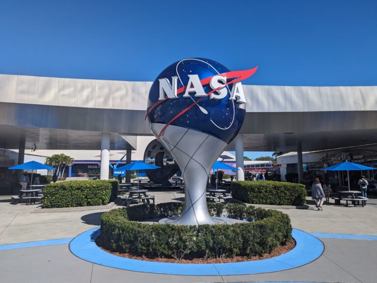 SPACEDOOR NASAツアー ケネディースペースセンターへの旅