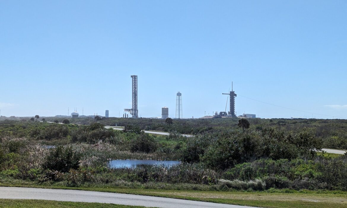 NASA 見学ツアーの見晴台から見たLaunch Pad39A