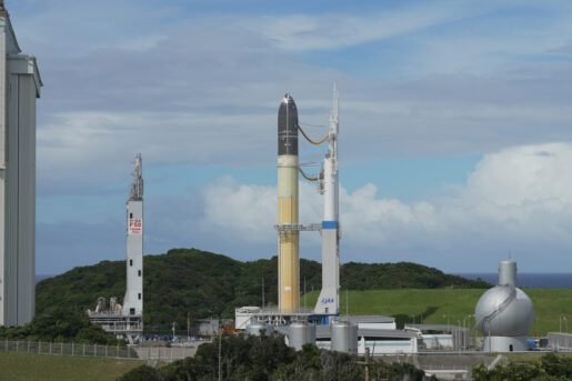 The Captive Firing Test for the First Stage Flight Model Tank for the 6th H3 Launch Vehicle (Type 30 Test Vehicle)　Roll out