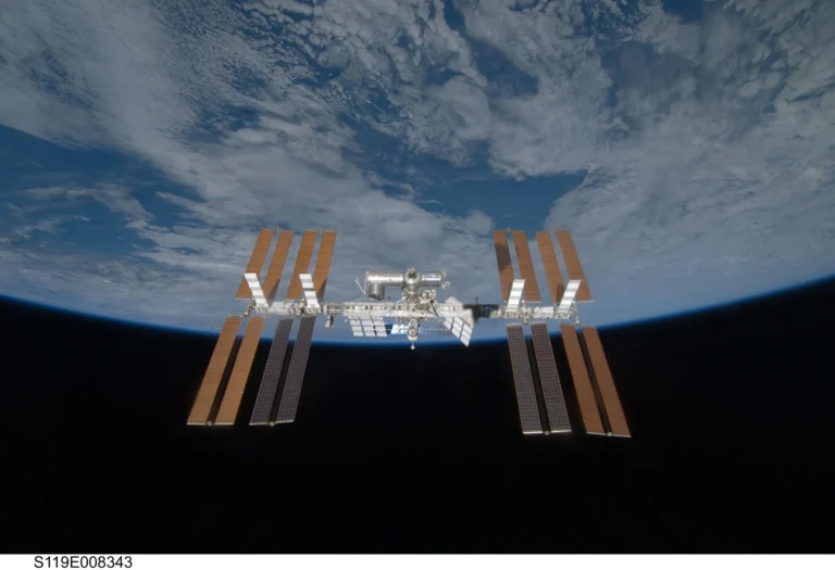 ISS Image credit : NASA SPACEDOOR スペースドア