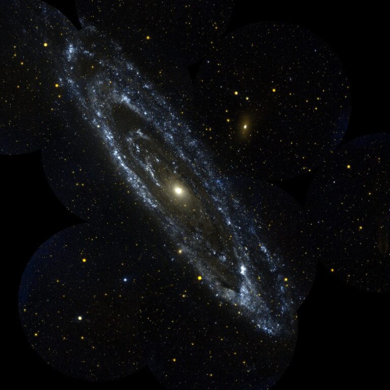 Andromeda Galaxy (アンドロメダ銀河) Image Credit : NASA